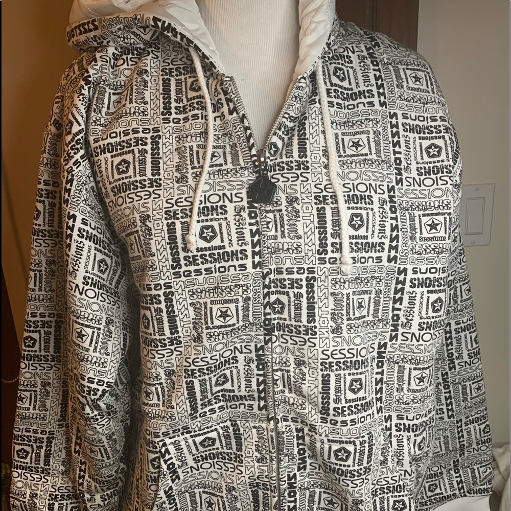 SESSIONS NWT black and white snowboarding jacket/hoodie MEDIUM